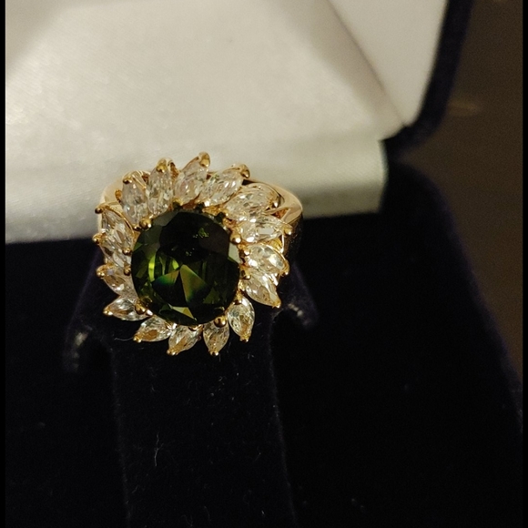 Green Cocktail ring - Picture 4 of 5